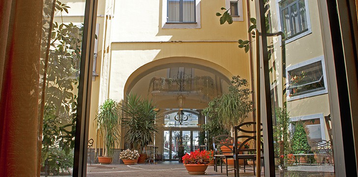 Le Cheminee Business Hotel: Esterno