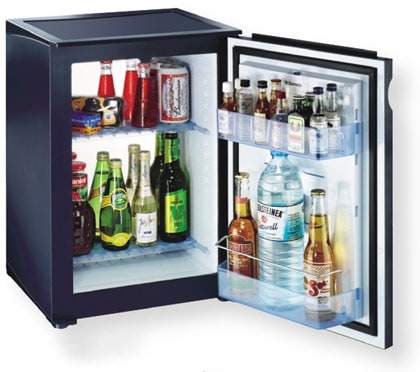 minibar contenente tante bevande diverse