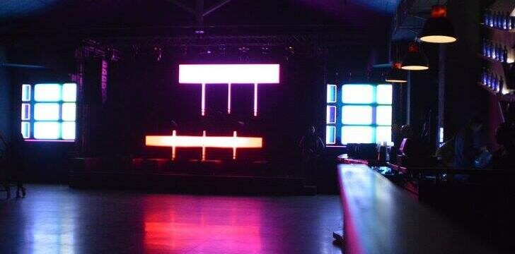 Hangar 22: pista da ballo