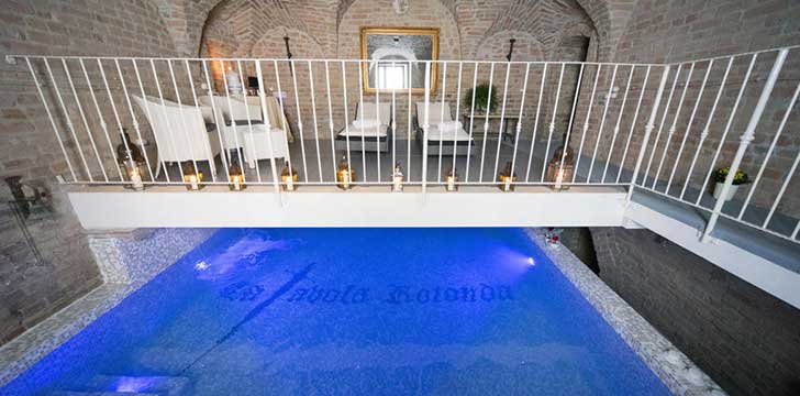 Hotel Ristorante La Tavola Rotonda: Piscina