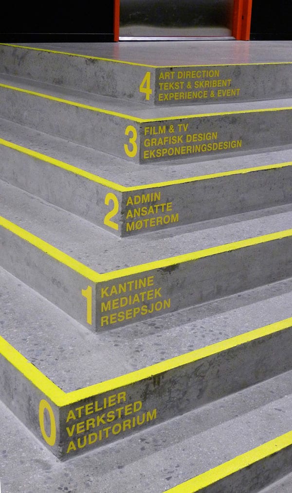 Wayfinding della Westerdals School of Communication di Oslo Wayfinding della Westerdals School of Communication di Oslo