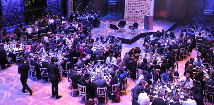 Come organizzare una cena di gala indimenticabile
