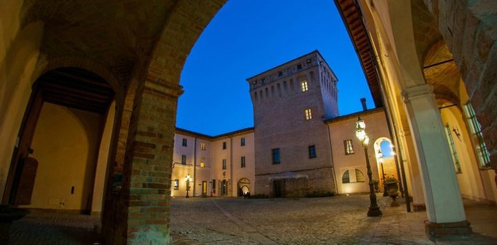 Hotel Ristorante La Tavola Rotonda: Facciata Esterna