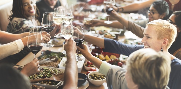 Idee per una cena aziendale a tema