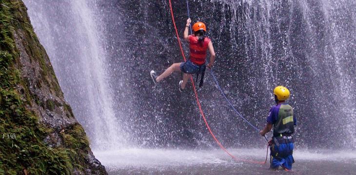 Team Building Canyoning: cos&#8217;è e come si pratica