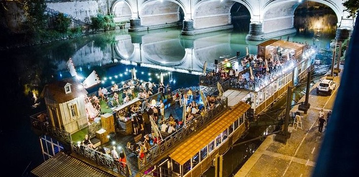 Lian Club Lian Club: barcone sul Lungotevere per i tuoi 18 anni a Roma