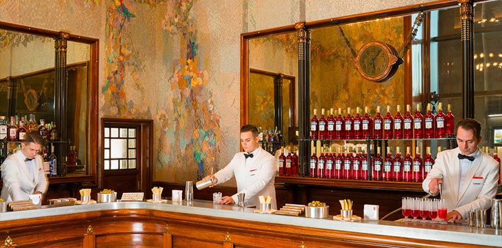 Camparino in Galleria: bartender Camparino in Galleria: bartender