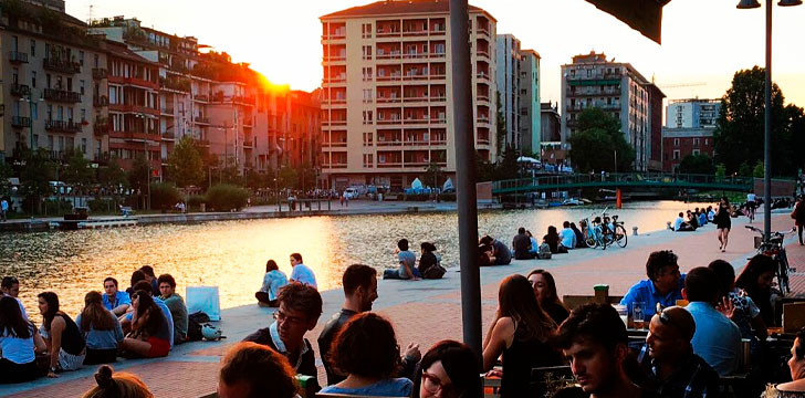 Vista Darsena: aperitivo all'aperto Vista Darsena: aperitivo all'aperto