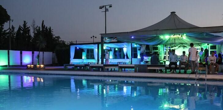 Appio Claudio Eventi: vista esterna con piscina