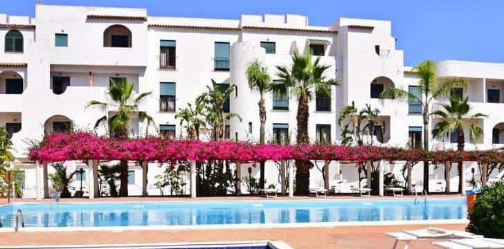 Saracen Sands Hotel & Congress Centre: Piscina