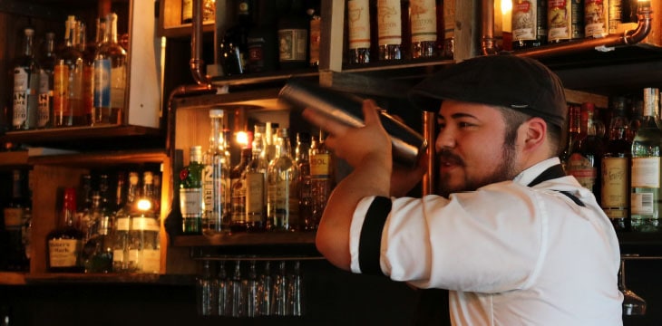 Come diventare un bartender: i segreti del mestiere