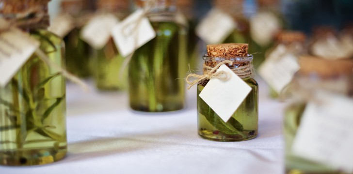 boccette di olio come bomboniere per nozze d'oro