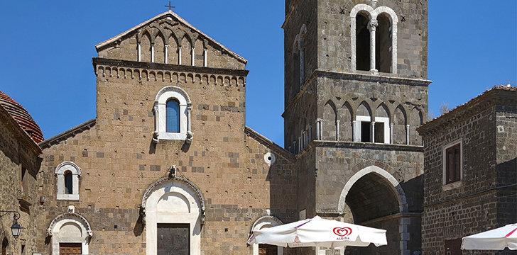 facciata del duomo di casertavecchia