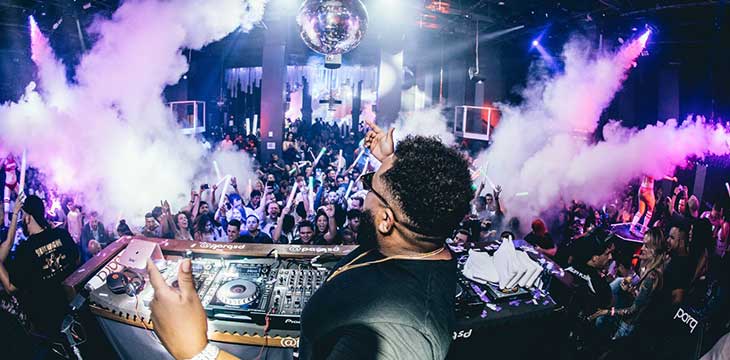 DJ per feste di 18 anni in grande stile