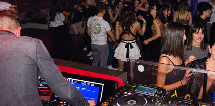 https://www.facebook.com/mykonosDiscoClub/photos/?ref=page_internal