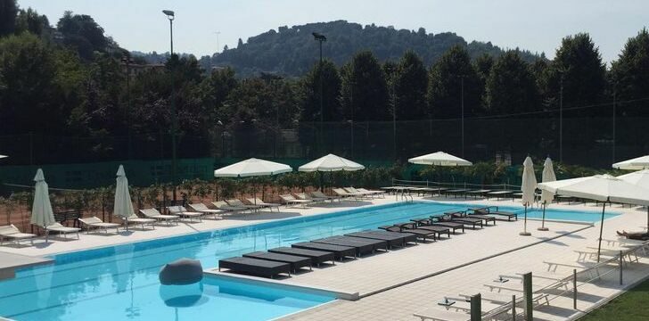 Royal Club: tra le sale per feste a Torino con piscina esterna