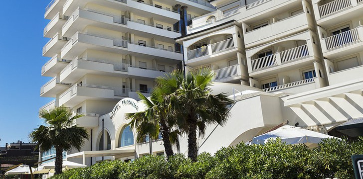 Yes Hotel Touring Rimini: Facciata