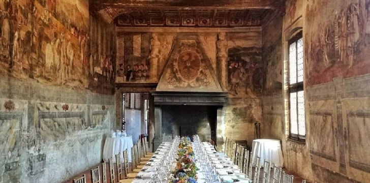 Sala per la cena medioevale nel Castello di Malpaga Sala per la cena medioevale nel Castello di Malpaga