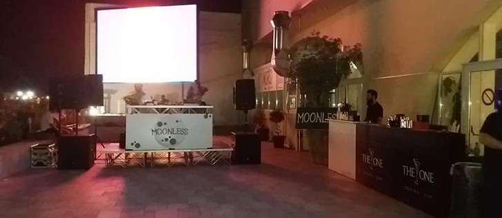 piazzale con bancone the one lounge bar