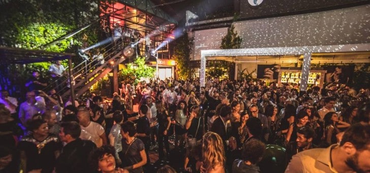 areadocks zona lounge con american bar areadocks
