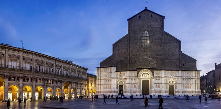 Basilica di San Petronio in Piazza Grande a Bologna Basilica di San Petronio in Piazza Grande a Bologna