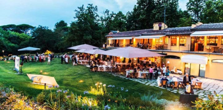 Chalet Fontana: Area esterna con giardino