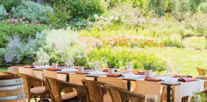 Chalet Fontana: tavoli all'aperto