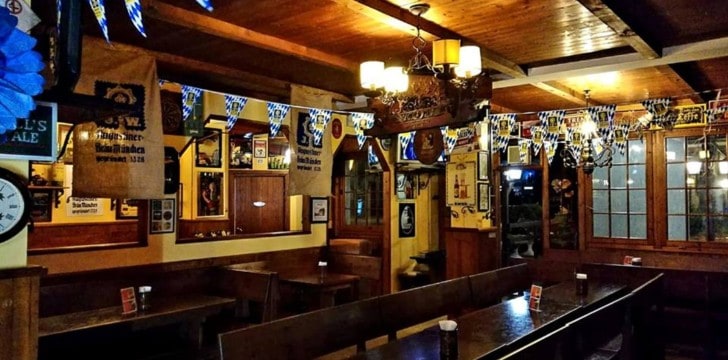 Charly Pub: interni Charly Pub interni