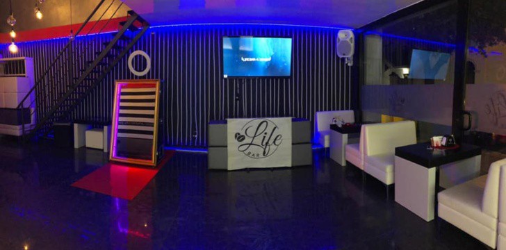 Life Lounge Bar: interni Life Lounge Bar interni
