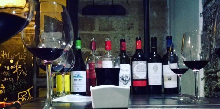 bottiglie bottiglie di liquori vari Reverso