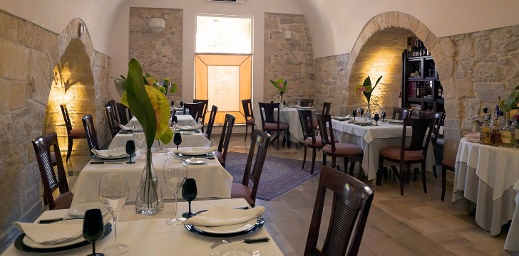 sala interna sala interna di ristorante bacco