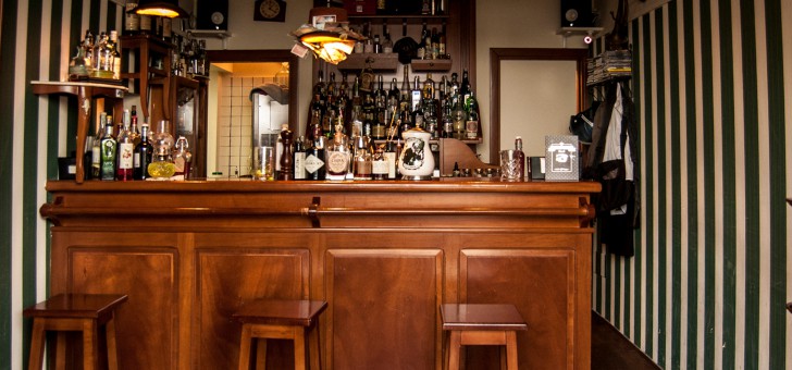 speakeasy bari bancone con alcolici speakeasy bari