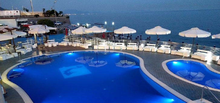 View Lounge Bar Panoramica con piscina del View Lounge Bar