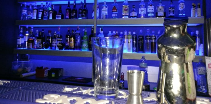 momà momà cocktail bar bancone