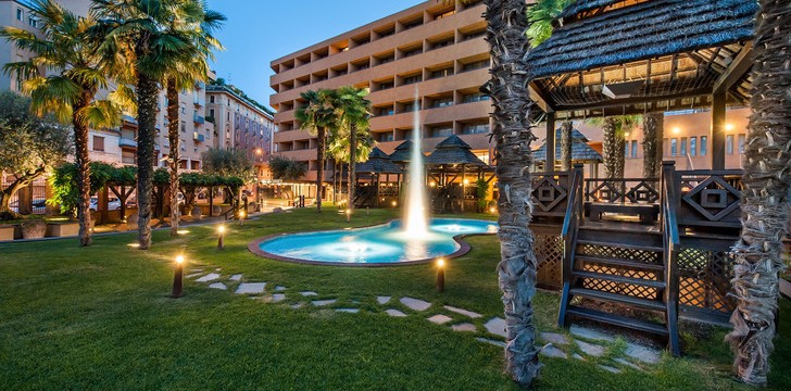Royal Hotel Carlton: Esterni