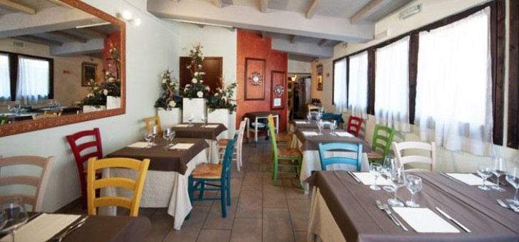 Trattoria La Tortuga: Sala interna Trattoria La Tortuga Sala interna