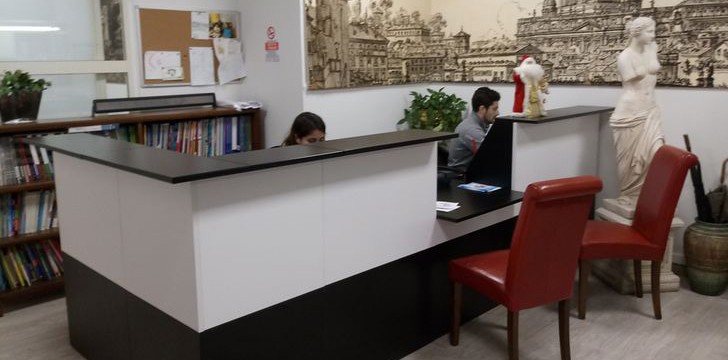 Easy Life Business Center: Desk accoglienza