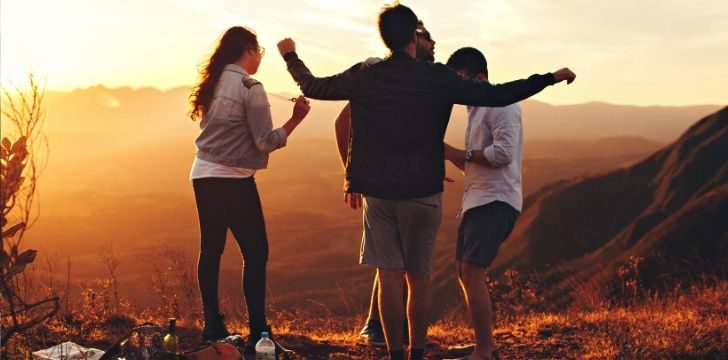 Team building al tramonto Team si diverte al tramonto
