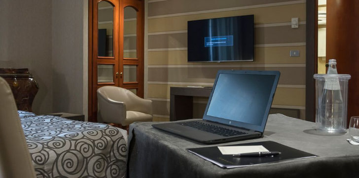 Ufficio privato in camera dell'hotel savoy