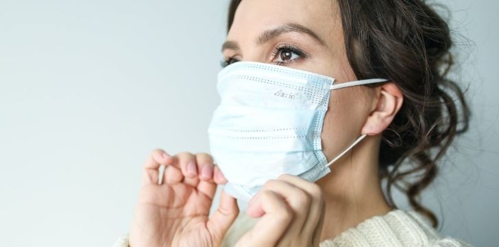 Verificare che i partecipanti indossino correttamente la mascherina agli eventi