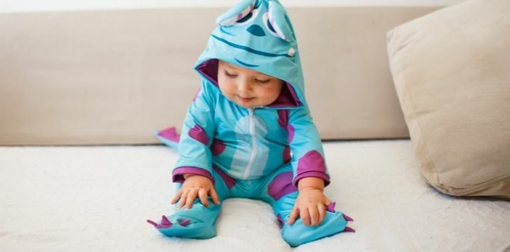 Bambino piccolo con costume