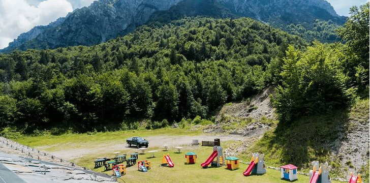 Rifugio Trifoglio: esterno giochi