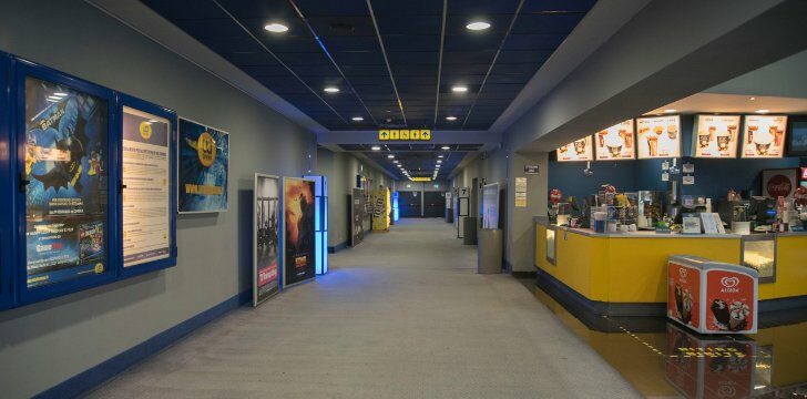 UCI Cinemas: Fiume Veneto: corridoio