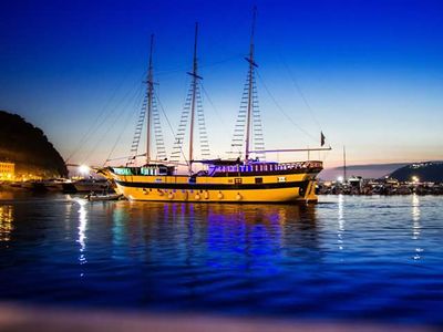 sale meeting e location eventi Napoli - El Pirata Boat sale meeting e location eventi Napoli - El Pirata Boat