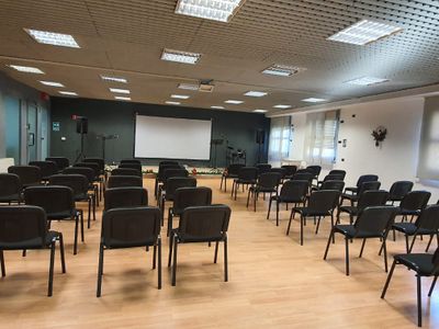 sale meeting e location eventi Brescia - Sala Conferenza Amemos sale meeting e location eventi Brescia - Sala Conferenza Amemos