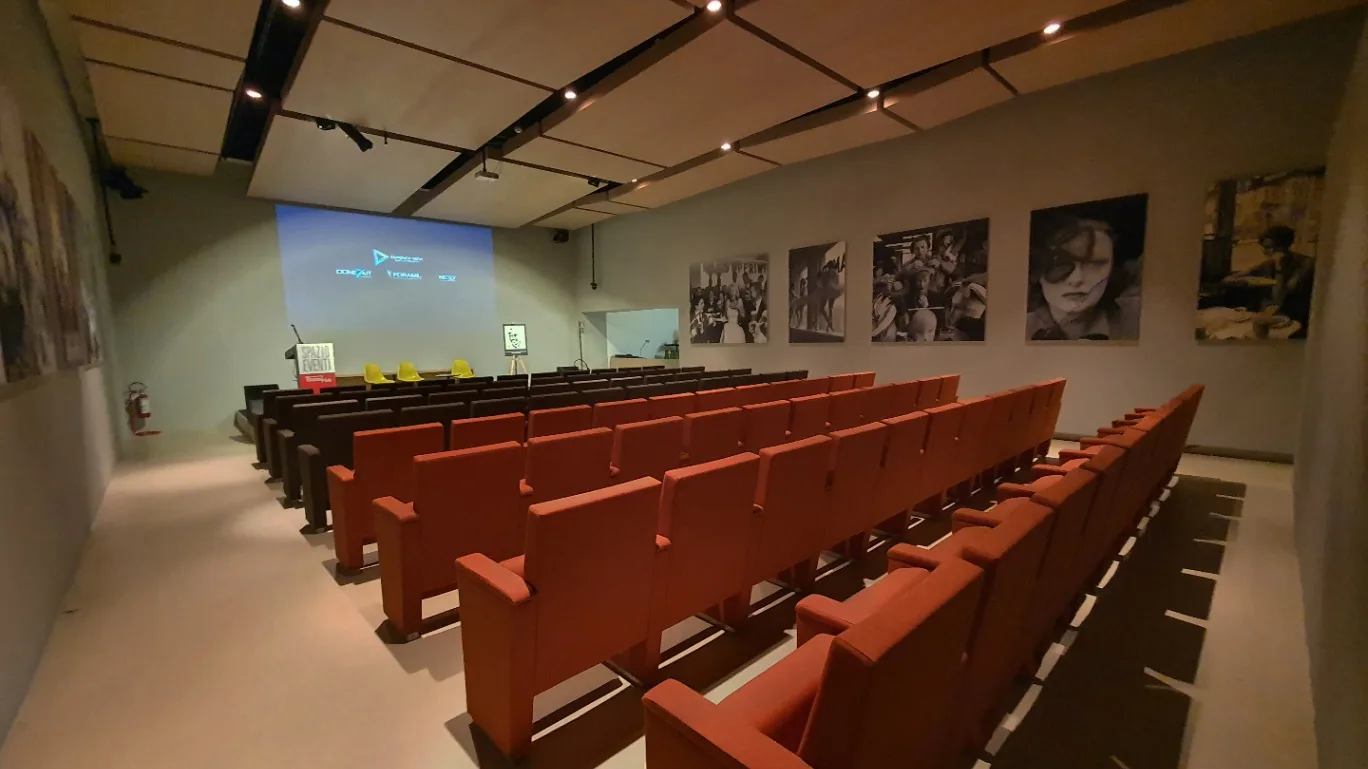 Sala Congressi - Tecnopolo Tiburtino - Peroni 452