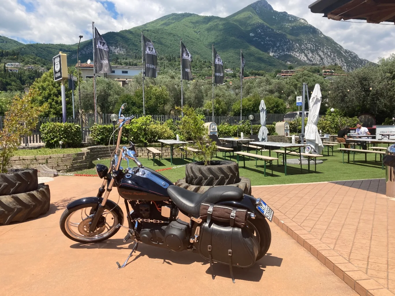 Route 77 - Ostello ed Eventi