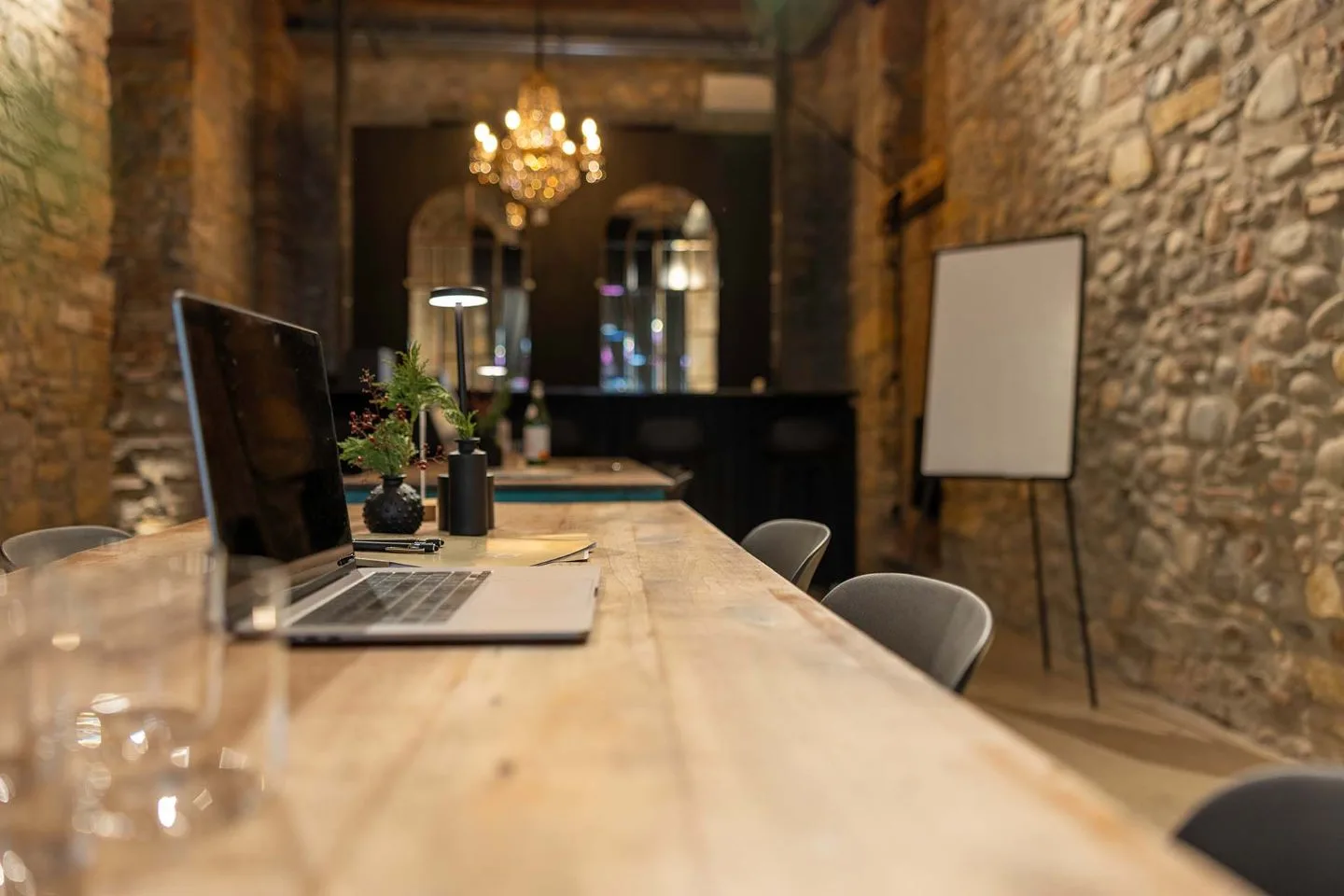 MOSS: Punto di Contatto - Events and & Business